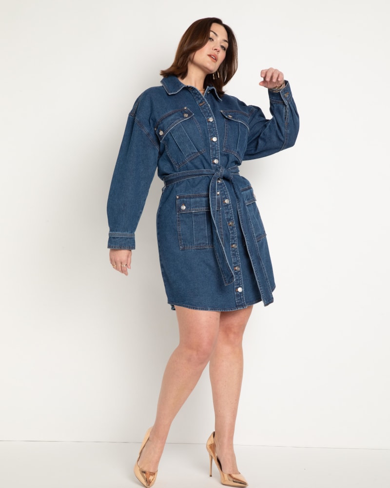 Front of a model wearing a size 14 Denim Dress With Pocket Detail in Medium Wash by ELOQUII. | dia_product_style_image_id:272792